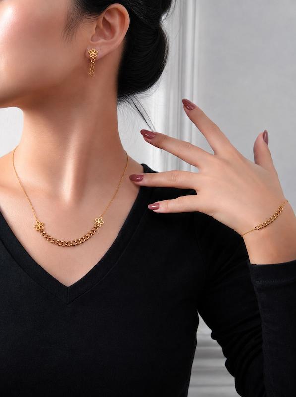 زنانه ست طلا ۱۸ عیار ست کارتیر زنجیری با پلاک گل گالری طلای تدریسی