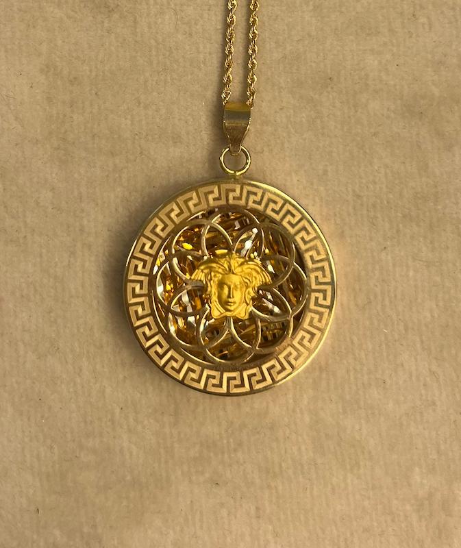 آویز طلا ۱۸ عیار اویز ورساچه گالری بابل طلا