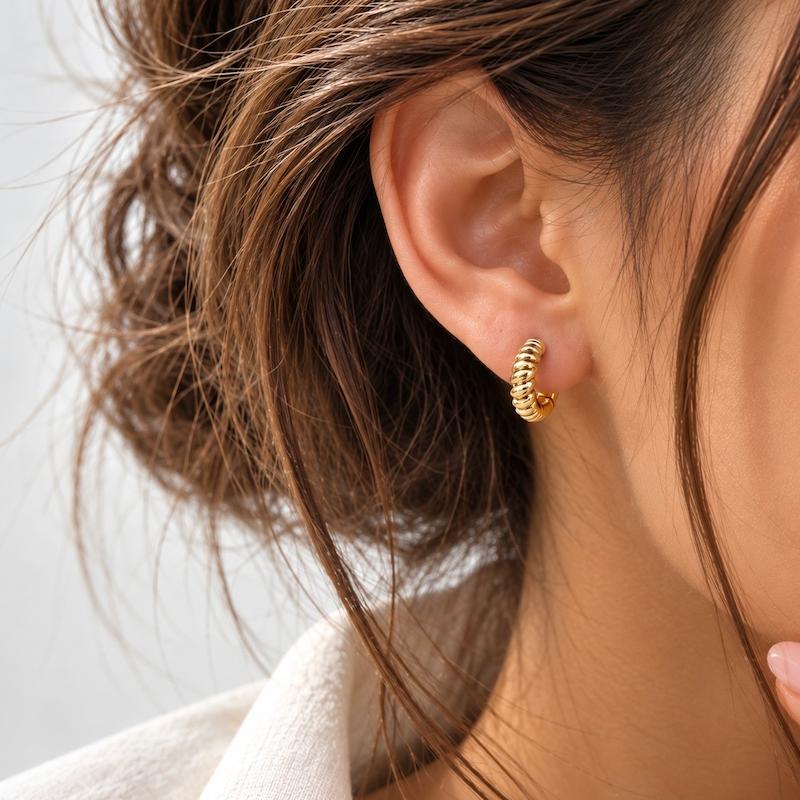 گوشواره طلا ۱۸ عیار گوشواره حلقه ای بافتدار گالری زرنوش