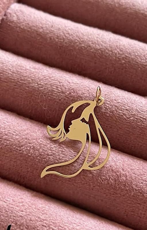 آویز زنانه طلا ۱۸ عیار رقص موی دختر زرنفیس