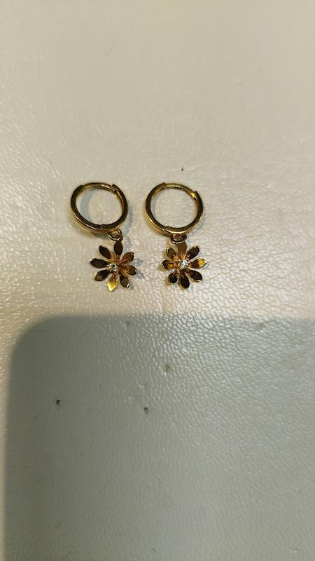 گوشواره بچگانه طلا ۱۸ عیار گوشواره گل دخترونه ( مدال موجود ) گالری طلای تدریسی