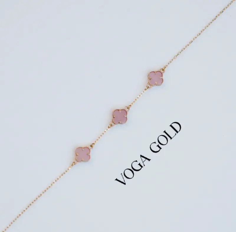 دستبند زنانه طلا ۱۸ عیار ونکلیف سه گل صورتی (وزن سنگ کسر شده) VoGa GOLD
