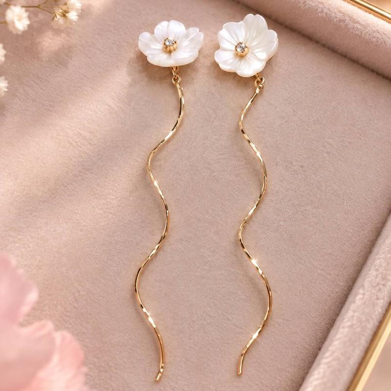 گوشواره زنانه طلا ۱۸ عیار گل صدف و گوی پیچک زرکودک گالری