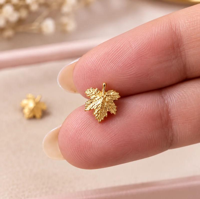 گوشواره طلا ۱۸ عیار برگ پاییزی میخی زرکودک گالری