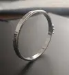 بنگل زنانه طلا ۱۸ عیار دستبند مدل کارتیه لاو سفید قطر بزرگ 5.4 قطر کوچک4.7 Cm دلفین گلد گالری