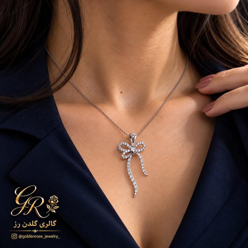آویز زنانه طلا ۱۸ عیار پاپیون گالری گلدن رز