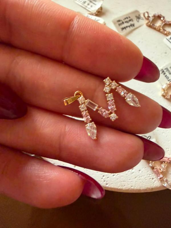 آویز زنانه طلا ۱۸ عیار حرف m طرح جواهر Matows_gold_gallery
