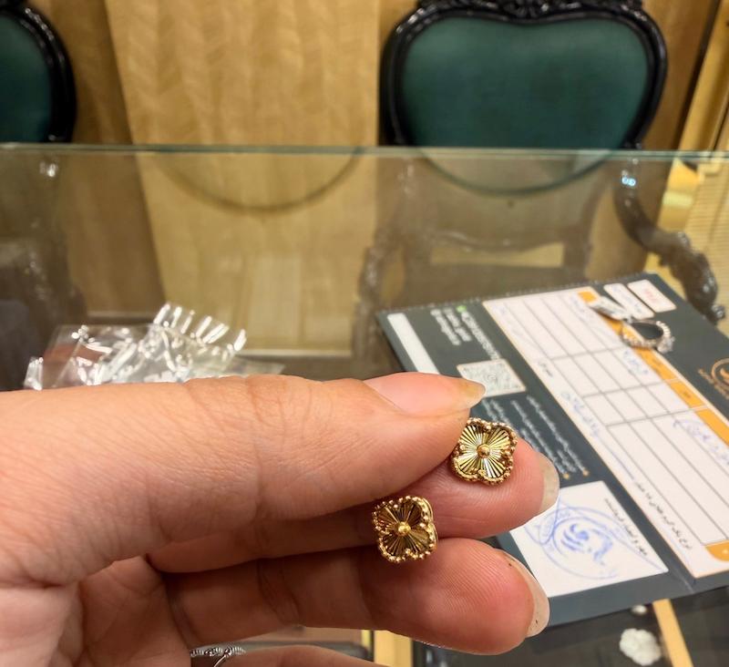 گوشواره زنانه طلا ۱۸ عیار گوشواره تراش ونکلیف گالری طلای آژو