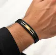 دستبند مردانه طلا ۱۸ عیار دستبند چرم و طلا طرح هرمس لوکس ایلی گالری