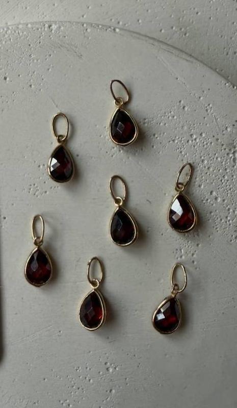 آویز زنانه طلا ۱۸ عیار مارکو اشکی رنگ زرشکی Matows_gold_gallery2