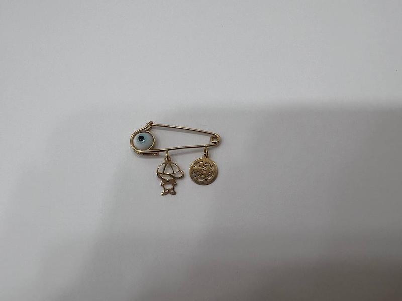 بچگانه طلا ۱۸ عیار سنجاق چشم نظر و وان یکاد و پسربچه گالری یگانه
