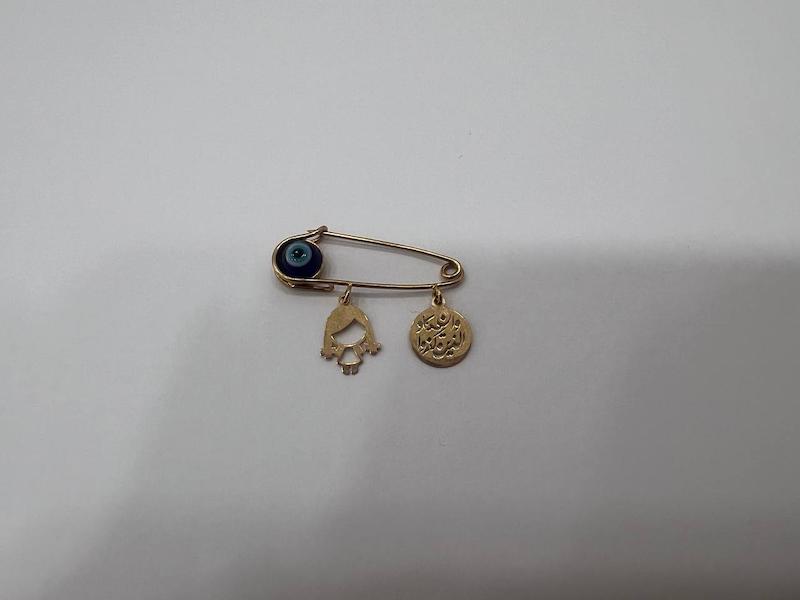 بچگانه طلا ۱۸ عیار سنجاق چشم نظر و وان یکاد و دختربچه گالری یگانه