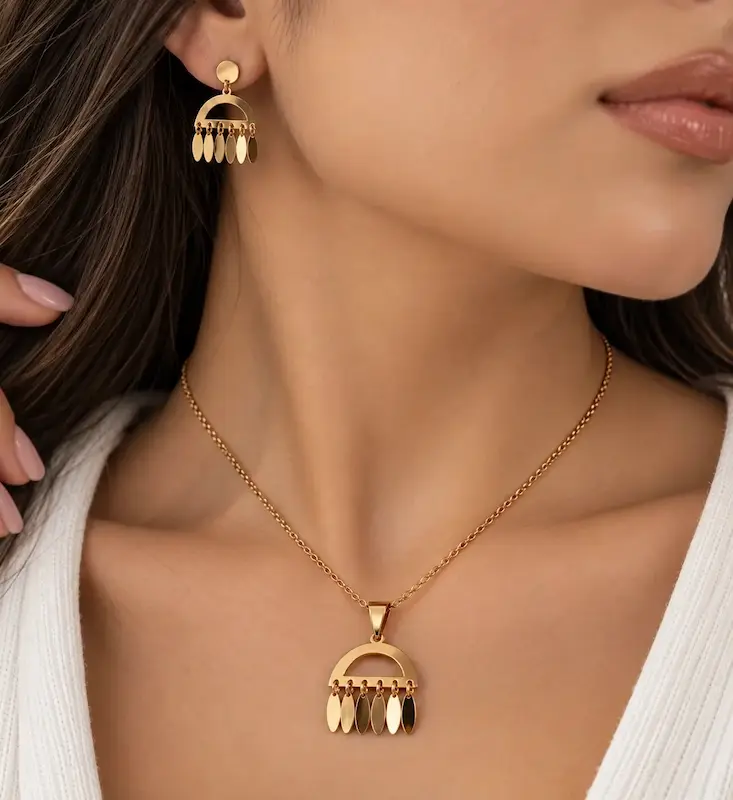 نیم ست طلا ۱۸ عیار آویز و گوشواره خلیجی طرح شرابه ای نمادار ری گلد