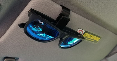 نگهدارنده عینک داخل خودرو