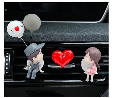 خوشبوکننده ماشین دختر و پسر کلاه دار همراه با قلب