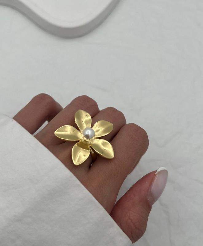 انگشتر گل براق وسط مروارید