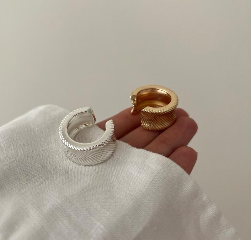 انگشتر مینیمال شیاردار پهن