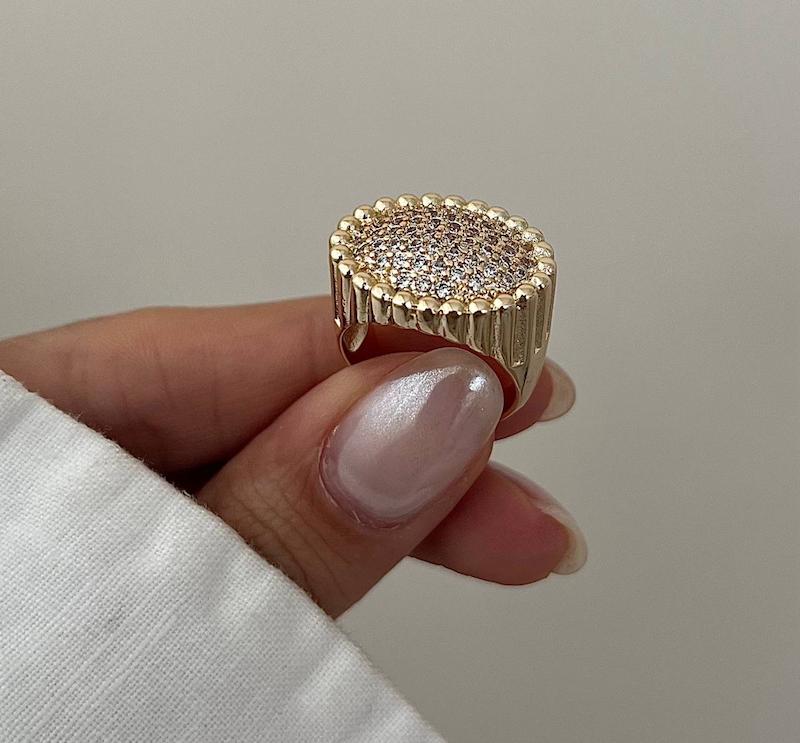 انگشتر طرح طلا نگیندار