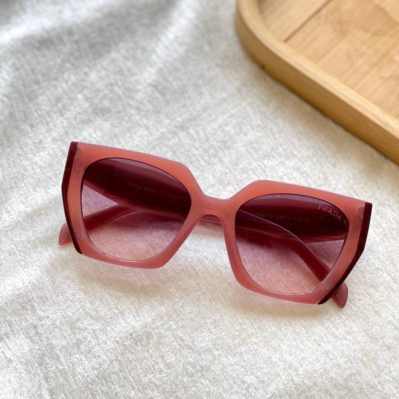 عینک آفتابی زنانه برند prada کد 72