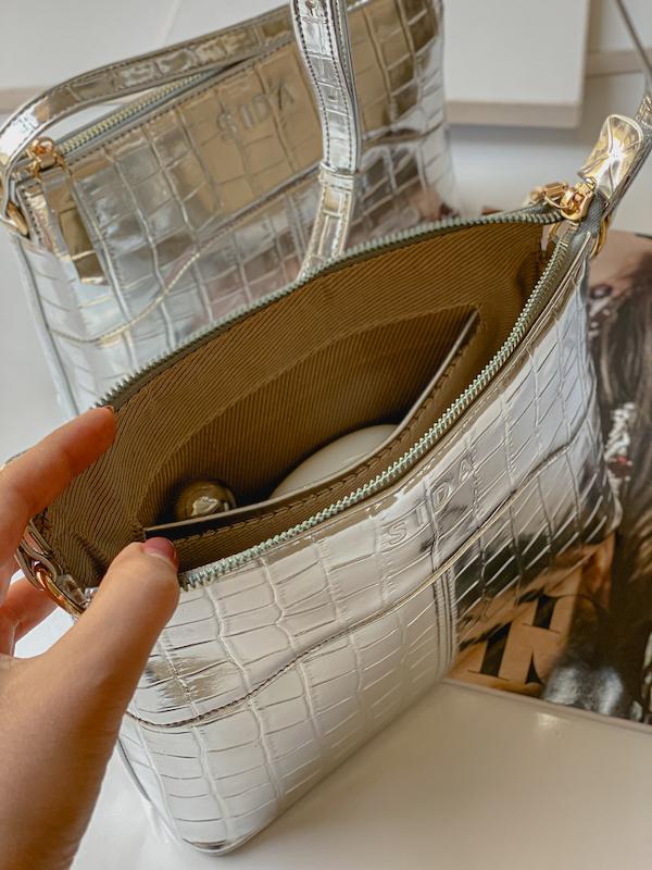 کیف زیپی رنگ نقره ای