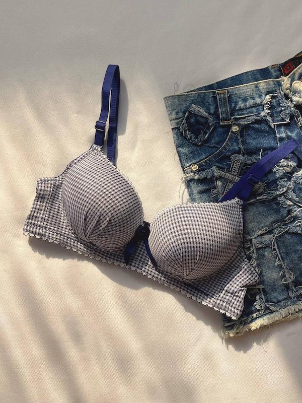 سوتین چهارخونه