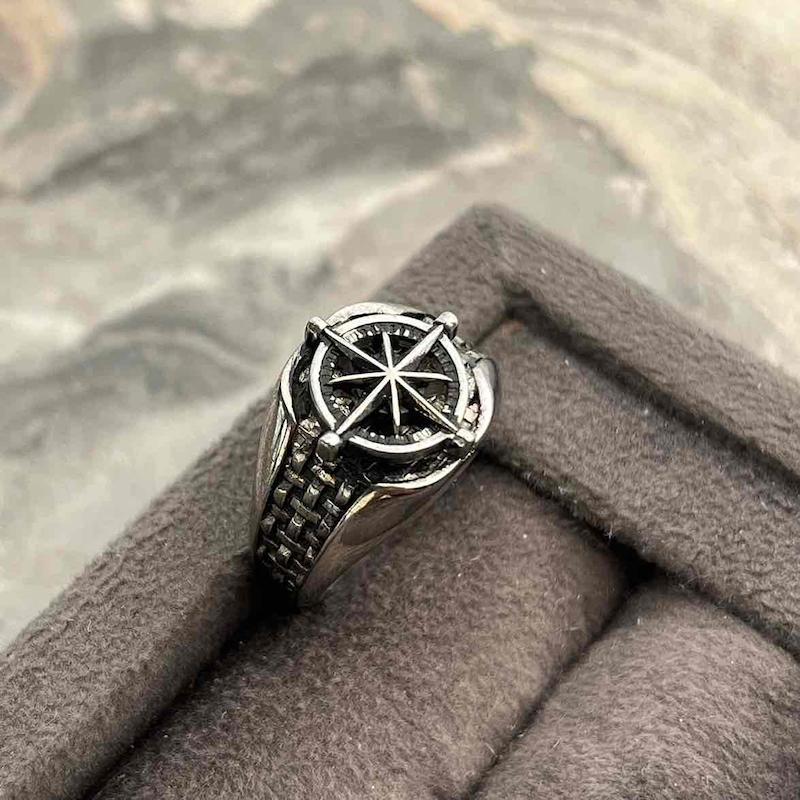 عکس انگشتر قطب نما 