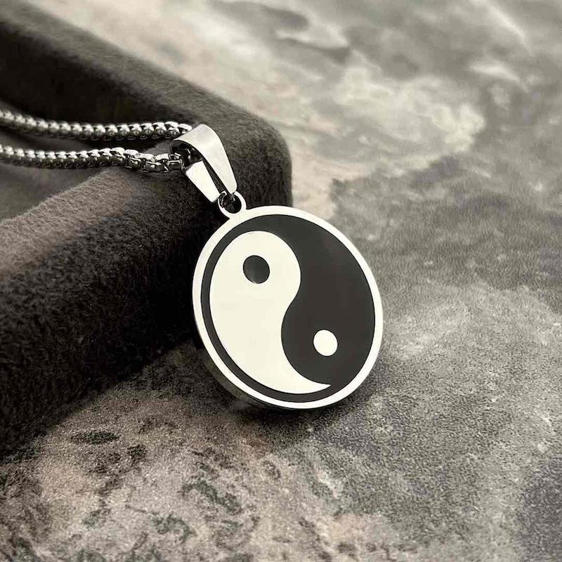 عکس زنجیر و پلاک یینگ یانگ