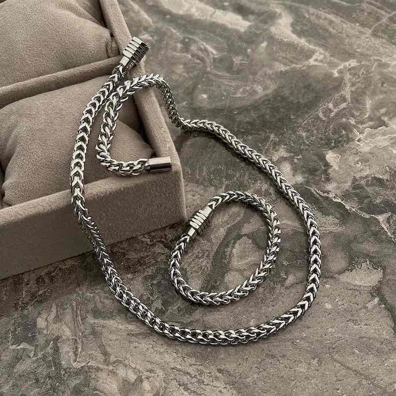 عکس ست کارتیر 4 وجهی روی استند