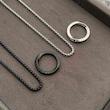 نمای نزدیک زنجیر و پلاک رومی