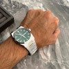 ساعت دوتاریخ VIGUER صفحه سبز روی دست از دور 