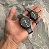 ساعت ست رومانسون مشکی روی دست 