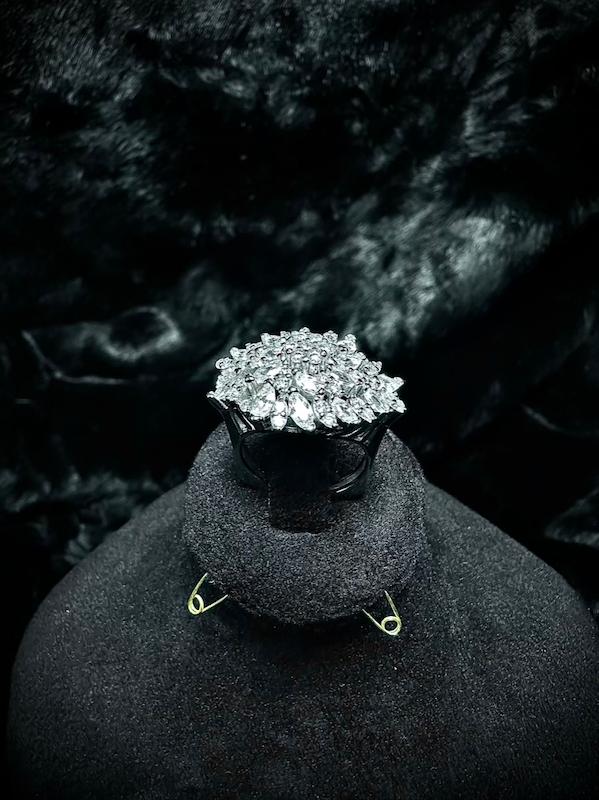 انگشتر نقره زنانه طرح شکوفه سلطنتی