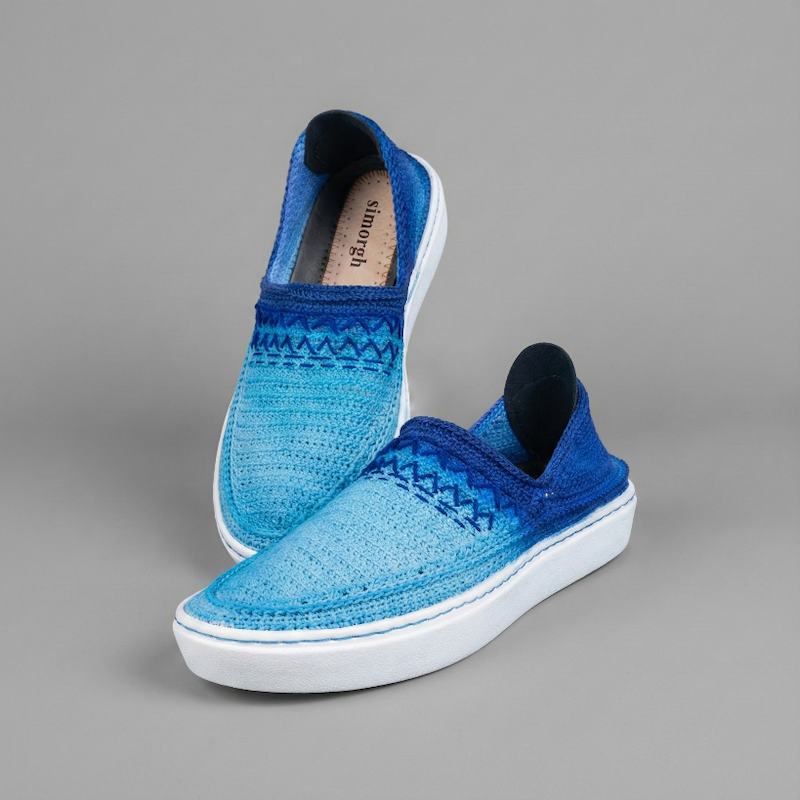 گیوه لژدار  هایلایت آبی و گلدوزی 