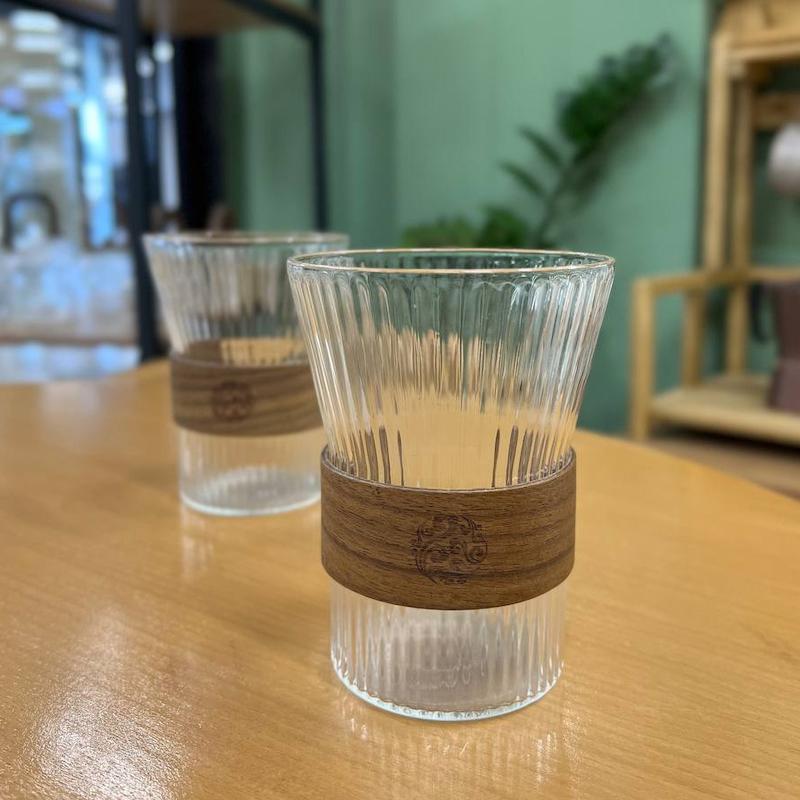 لیوان دور چوبی