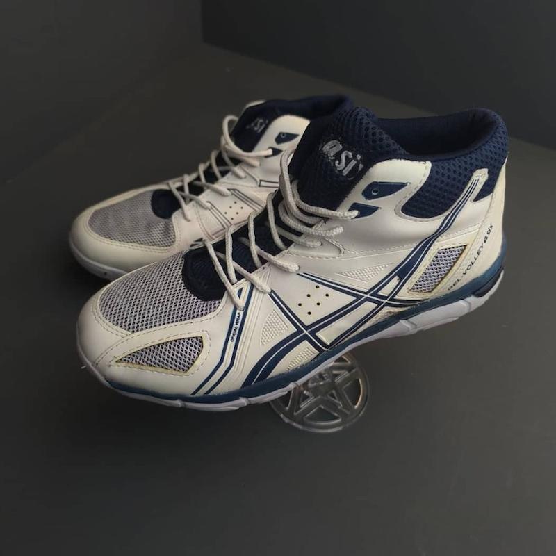 کفش والیبالی اسیکس