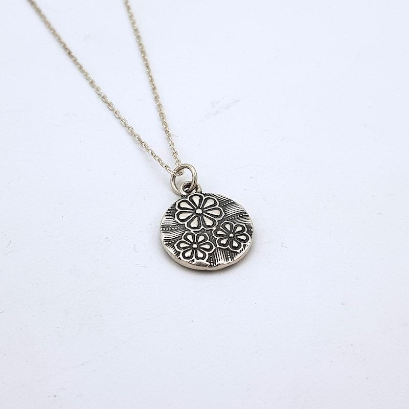 گردنبند گل سه تایی نقره