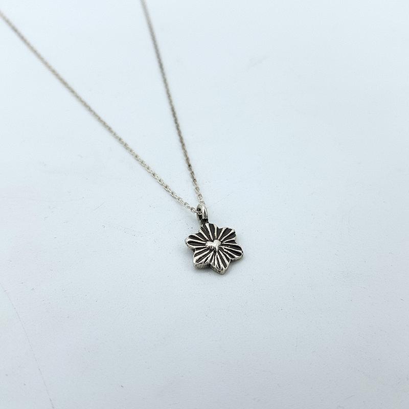 گردنبند گل قلبی نقره