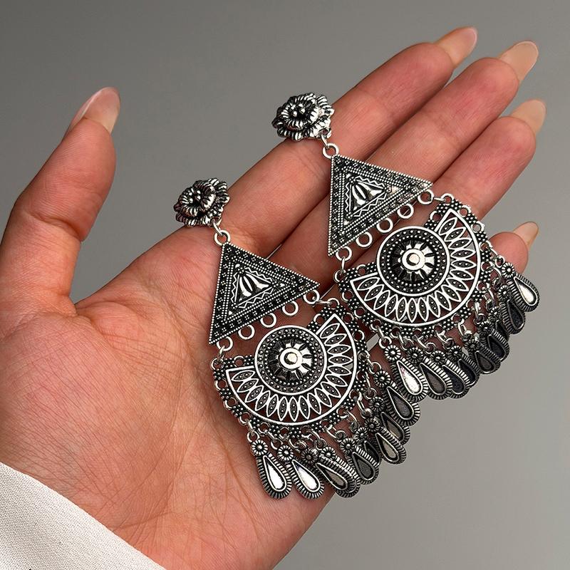گوشواره كستينگ طرح گل و قطره