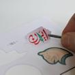 کیفیت برش و ضخامت استیکر پی‌وی‌سی طرح تایپوگرافی ایران هنگام جدا کردن از شیت