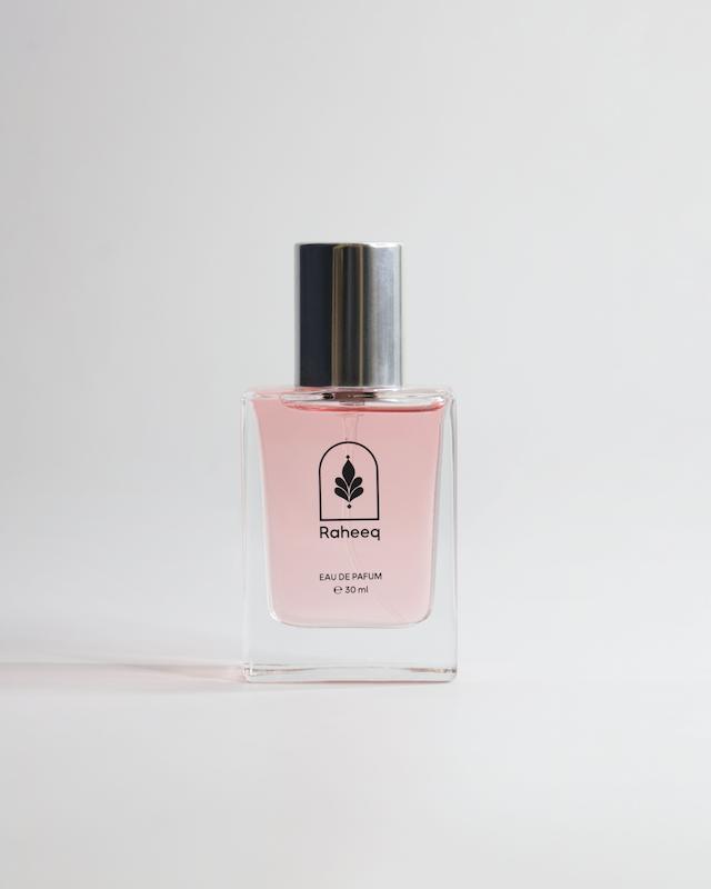 عطر زنانه رحیق سیره با رایحه شیرین و متعادل