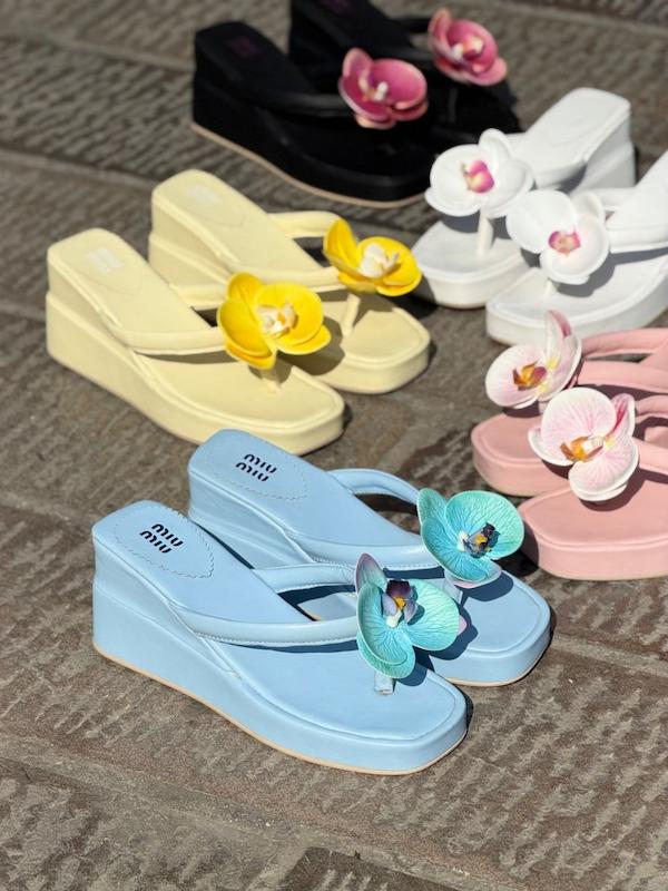 صندل لا انگشتی FLOWER  لژ 8 سانت کف بندی طبی متریال ترک شیک و راحت با ضمانت