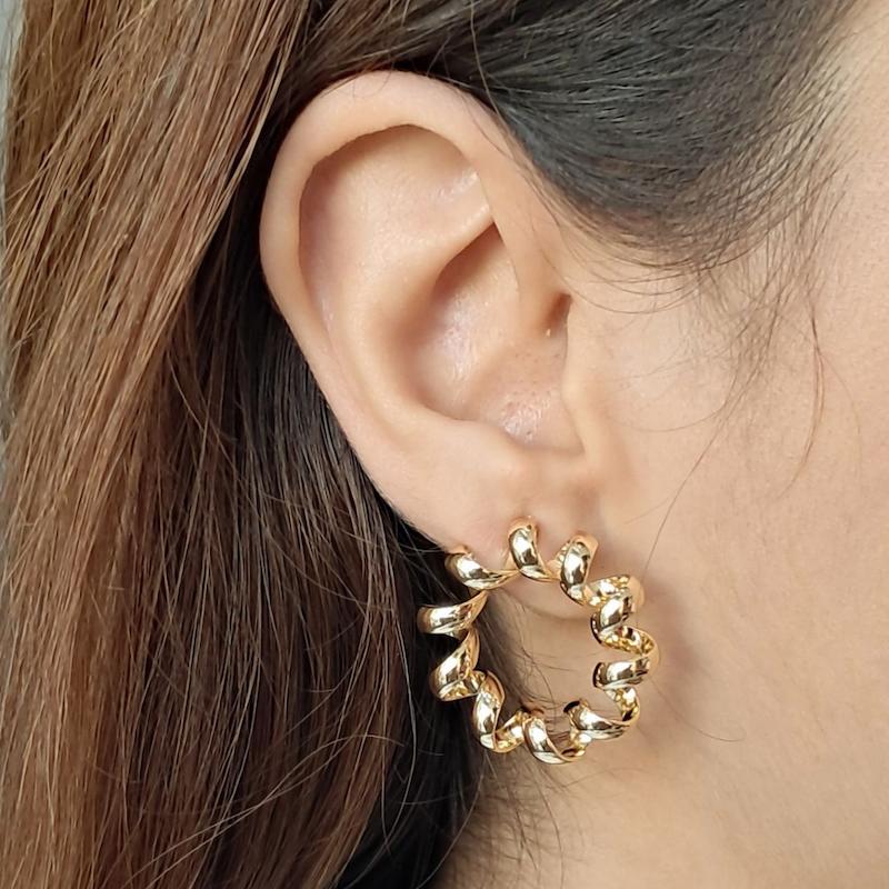 گوشواره طلایی اسپیرال میخ نقره فشن