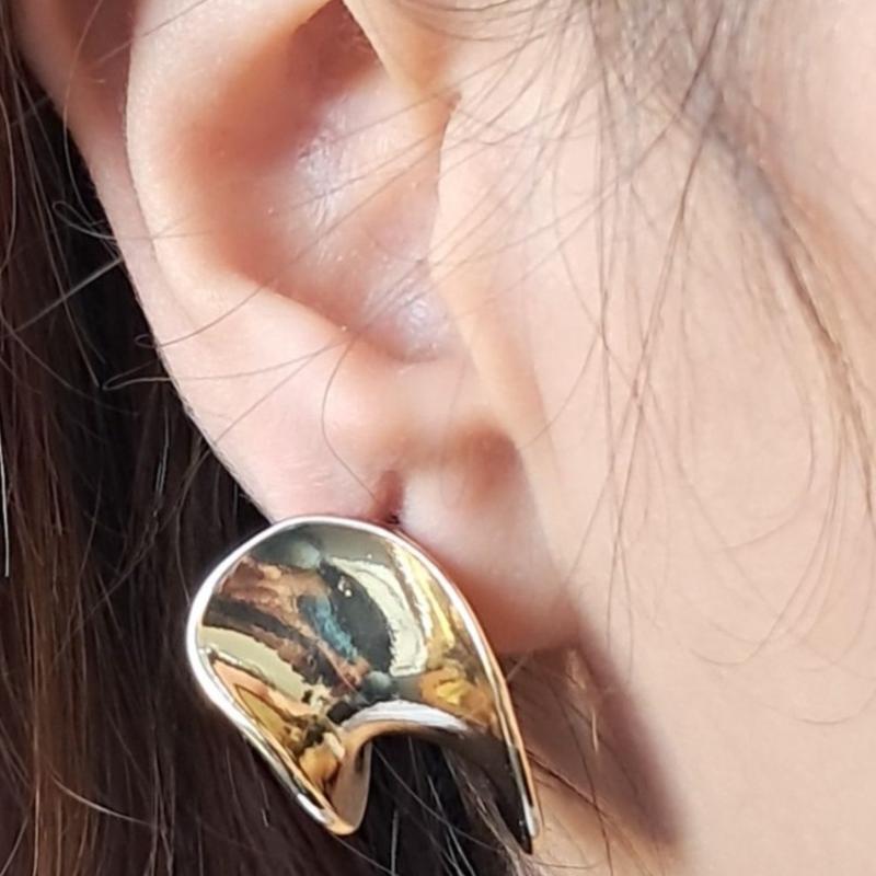 گوشواره طلایی میخ نقره فشن