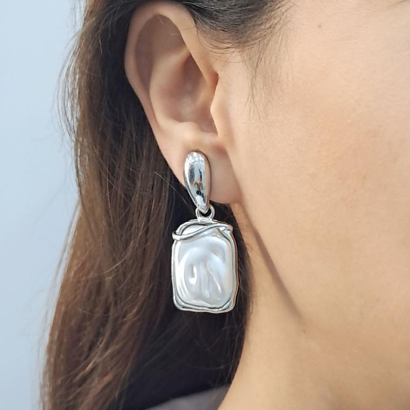 گوشواره نقره ای مرواریدی دفرمه