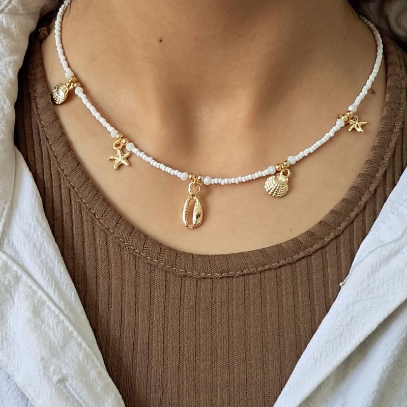 گردنبند سفید طلایی مرواریدی صدفی
