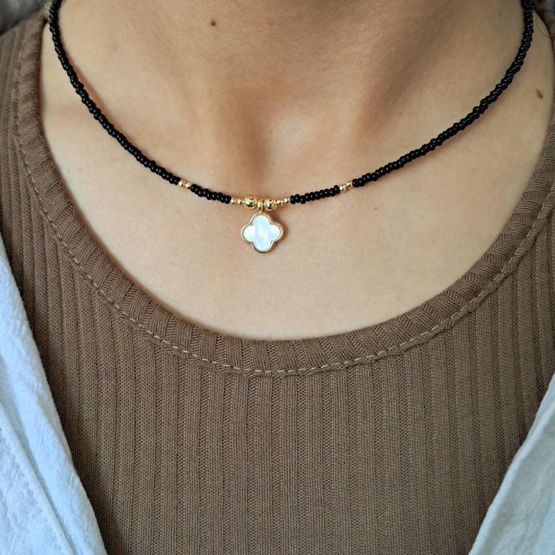 گردنبند مشکی سفیدمرواریدی ونکیلیف