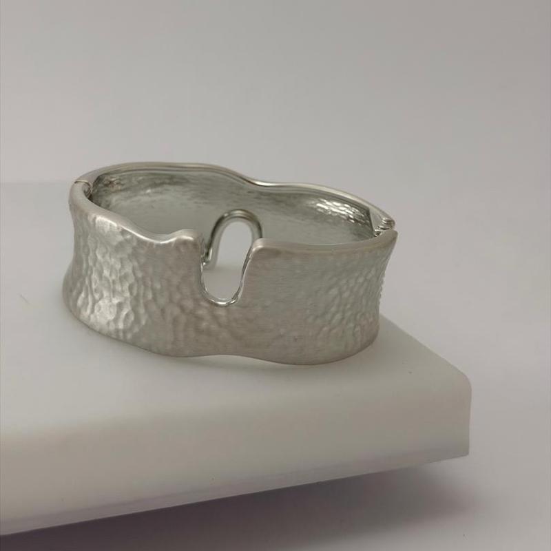 بنگل نقره ای آسا