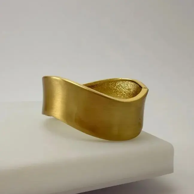 بنگل طلایی مات موج کد BA00077