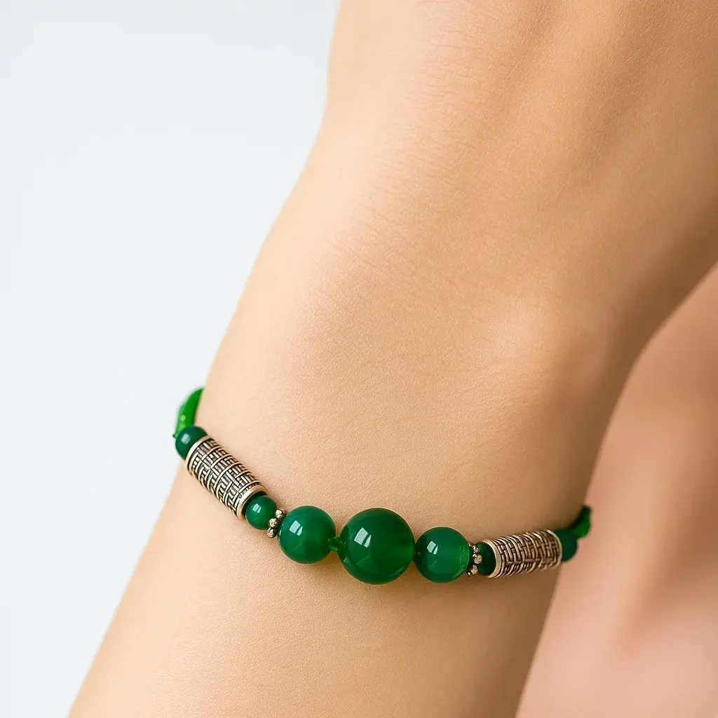 دستبند سنگ یشم سبز با جلوه آرامش‌بخش