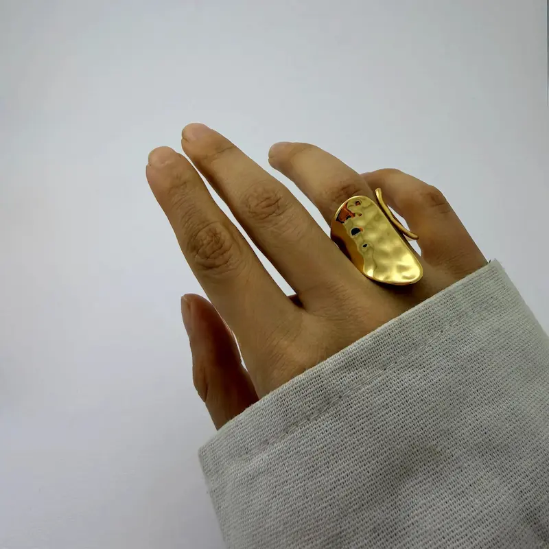 انگشتر طلایی دفرمه فشن